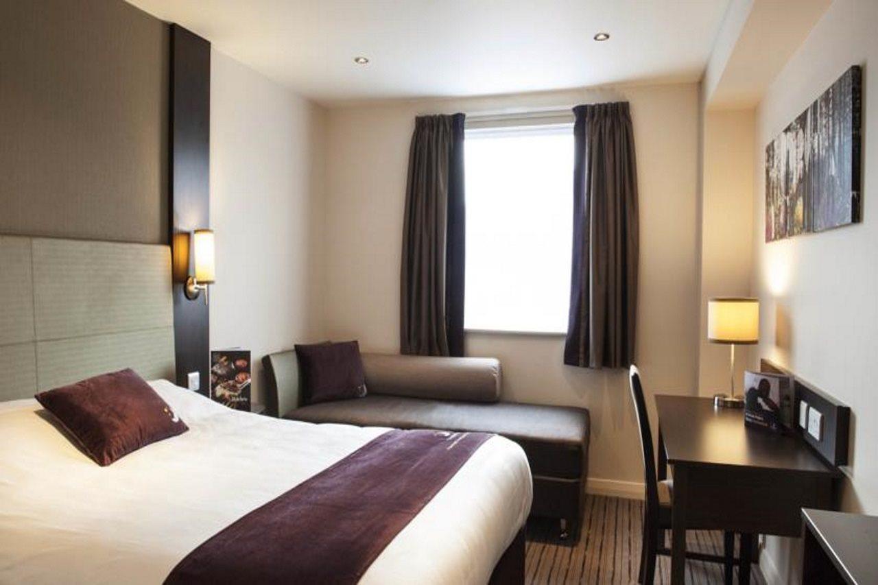 Premier Inn Maidenhead Town Centre Exteriör bild